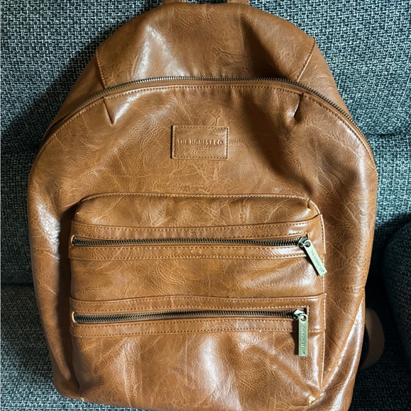 Honest Company Backpack :: City Bag in Leather - Picture 6 of 6